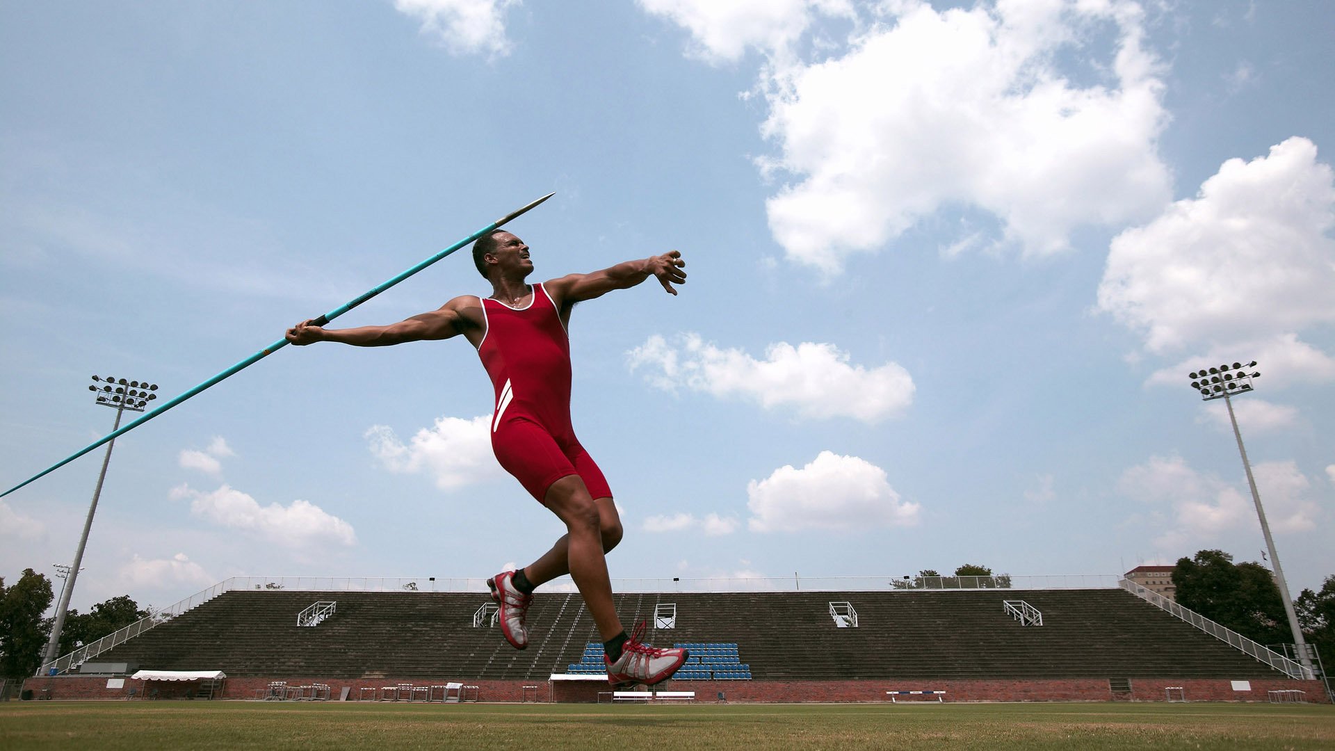 上海队正面击溃尼克斯，利拉德成为关键先生