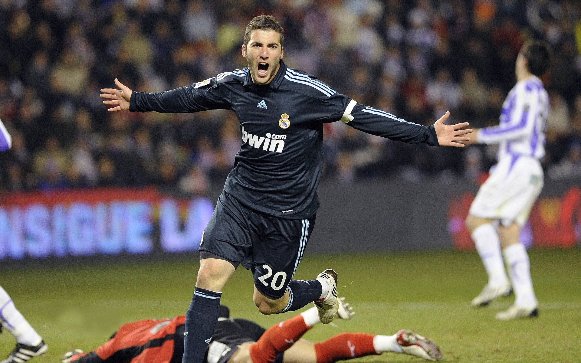 墨西哥轻取奥地利，坎特关键制胜，战术纪律铸就经典胜利